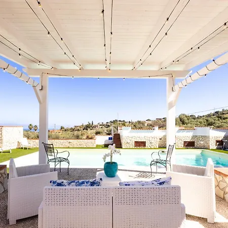 Casty With Private Pool