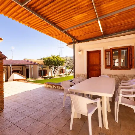 Casty With Private Pool *
