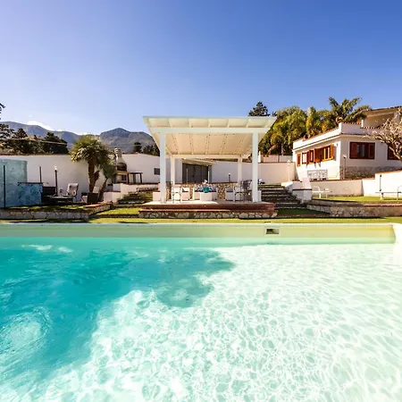 Casty With Private Pool 트라비아
